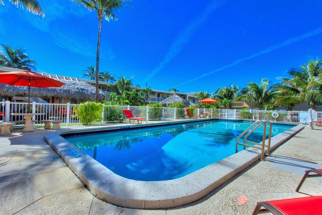 Oceans Beach Resort & Suites Pompano Beach Bagian luar foto